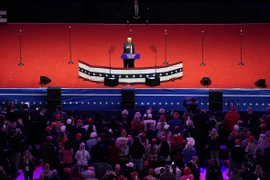 Tổng thống đắc cử Mỹ Donald Trump phát biểu trong buổi míttinh tại Washington tối 19/1/2025. (Nguồn: Kyodo/TTXVN) 