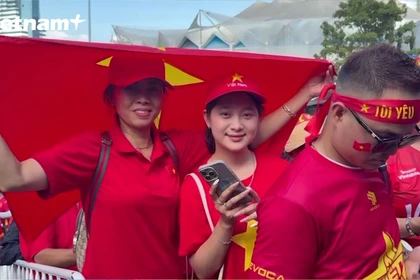 U22 Việt Nam thắng nghẹt thở U22 Philippines nhờ khán đài với các cổ động viên "rực lửa" 