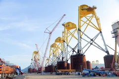 Công trường thi công chân đế điện gió ngoài khơi của Petrovietnam tại Vũng Tàu-Thành phố Hồ Chí Minh. (Ảnh: PV/Vietnam+)