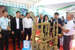 Hà Nội sẽ tập trung vào nhóm nhiệm vụ và giải pháp hỗ trợ doanh nghiệp nhỏ và vừa chuyển đổi và tăng trưởng xanh, phát triển bền vững theo các mô hình kinh tế tuần hoàn. (Ảnh: TTXVN)