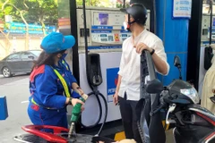 Một điểm bán xăng của PVOil tại Hà Nội. (Ảnh: Đức Duy/Vietnam+)