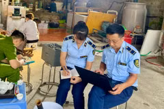 Lực lượng liên ngành đẩy mạnh công tác chống buôn lậu, gian lận thương mại. (Ảnh: dms.gov.vn)