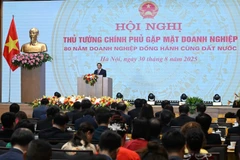 Thủ tướng Phạm Minh Chính tới dự Hội nghị gặp mặt doanh nghiệp với chủ đề "80 năm doanh nghiệp đồng hành cùng đất nước." (Ảnh: PV/Vietnam+)