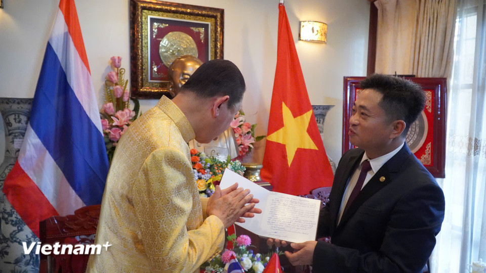 Đây là sự kiện văn hóa tôn vinh cuộc đời và sự nghiệp cách mạng của Chủ tịch Hồ Chí Minh, đồng thời củng cố mối quan hệ hữu nghị truyền thống tốt đẹp giữa hai dân tộc Việt Nam và Thái Lan. (Ảnh: Khánh Ly/Vietnam+)