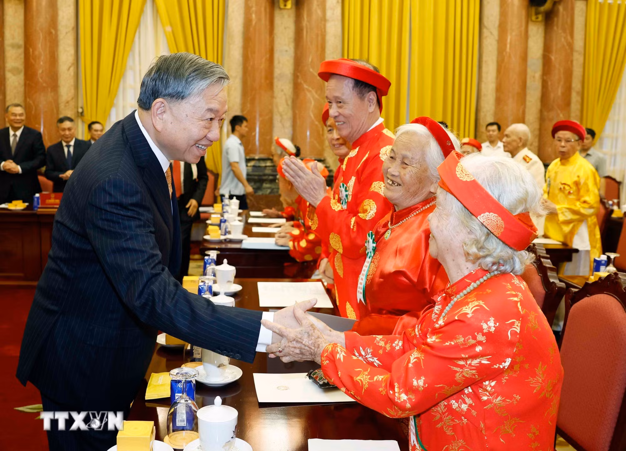 Tổng Bí thư, Chủ tịch nước Tô Lâm và các đại biểu. (Ảnh: Thống Nhất/TTXVN)