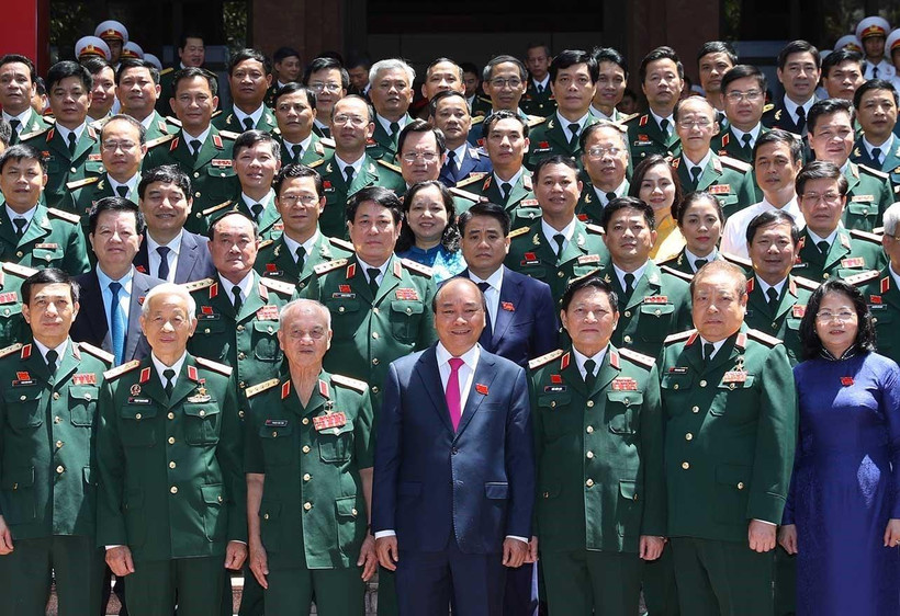 Thủ tướng Nguyễn Xuân Phúc, Phó Chủ tịch Đặng Thị Ngọc Thịnh với các đại biểu. (Ảnh: Thống Nhất/TTXVN)