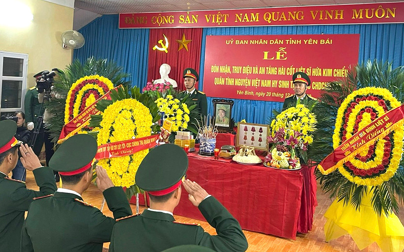 Lễ Đón nhận, Truy điệu và An táng Hài cốt Liệt sỹ Hứa Kim Chiểu. (Nguồn: Báo Yên Bái)