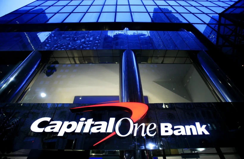 Ngân hàng Capital One của tỷ phú Warren Buffett được định giá 52,2 tỷ USD. (Nguồn: AP News)