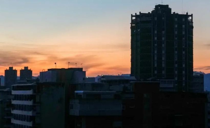 Nửa ngày mất điện diện rộng đã khiến cả đất nước Venezuela chìm trong bóng tối. (Nguồn: DW)