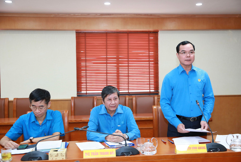 Trong ảnh: Đồng chí Nguyễn Đình Khang, Ủy viên Trung ương Đảng, Chủ tịch Tổng Liên đoàn Lao động Việt Nam được bổ nhiệm làm Phó Chủ tịch Hội đồng Thi đua - Khen thưởng Trung ương nhiệm kỳ 2016-2020. (Ảnh: Phương Hoa - TTXVN)