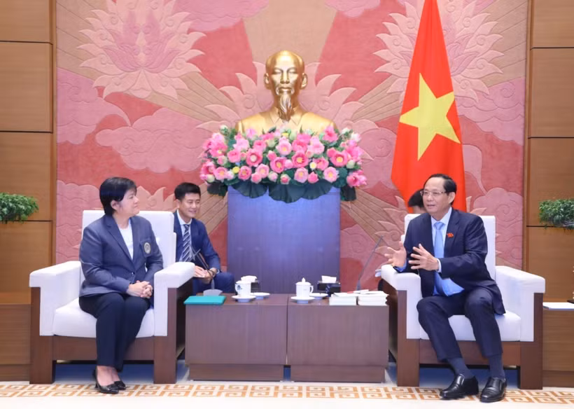 Phó Chủ tịch Quốc hội Trần Quang Phương tiếp Tiến sỹ Khanisara Thansunthornsakun, Hiệu trưởng Trường Đại học Hoàng gia Rajabhat Udon Thani (Thái Lan). (Ảnh: Văn Điệp/TTXVN)