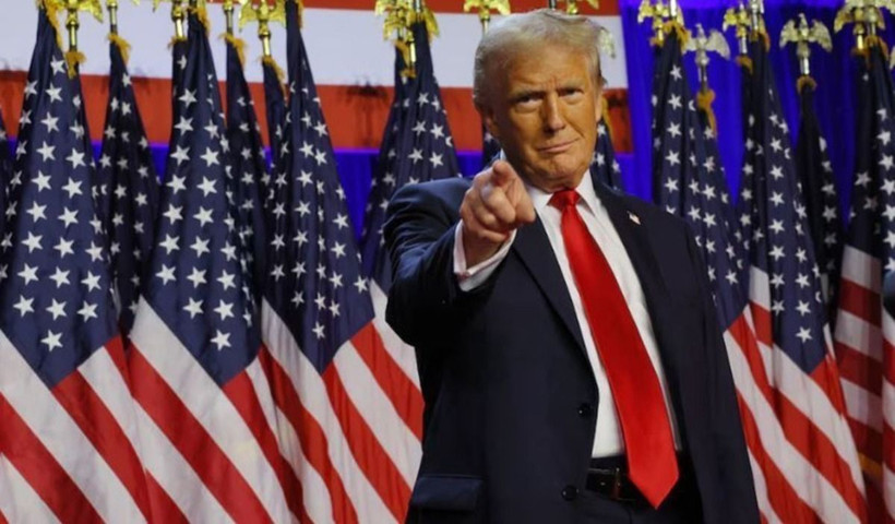 Ông Donald Trump phát biểu trước những người ủng hộ tại Trung tâm Hội nghị Palm Beach, bang Florida. (Ảnh: Reuters/TTXVN)