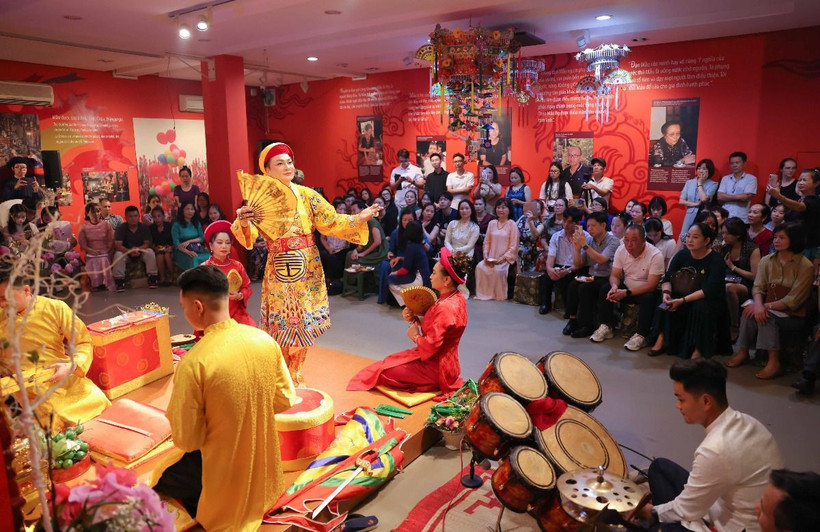 Chương trình trải nghiệm văn hóa "Tín ngưỡng thờ Mẫu: Tâm-Đẹp-Vui" được tổ chức tại Hà Nội hồi tháng Sáu vừa qua. (Ảnh: Thanh Tùng/TTXVN)