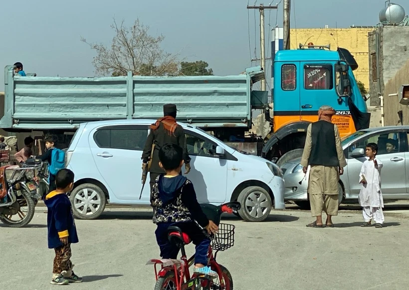 Hiện trường một vụ đánh bom liều chết tại Kandahar (Afghanistan), ngày 21/3/2024. (Ảnh: AFP/TTXVN)