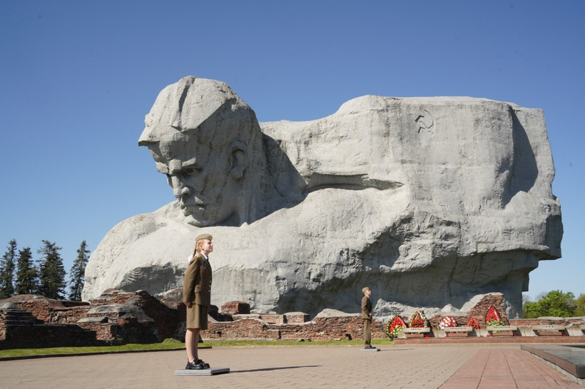 Ở Brest, mỗi trường phổ thông có nhiệm vụ canh gác và đổi gác một lần mỗi năm, kéo dài trong một tuần. (Ảnh: Duy Trinh/TTXVN)