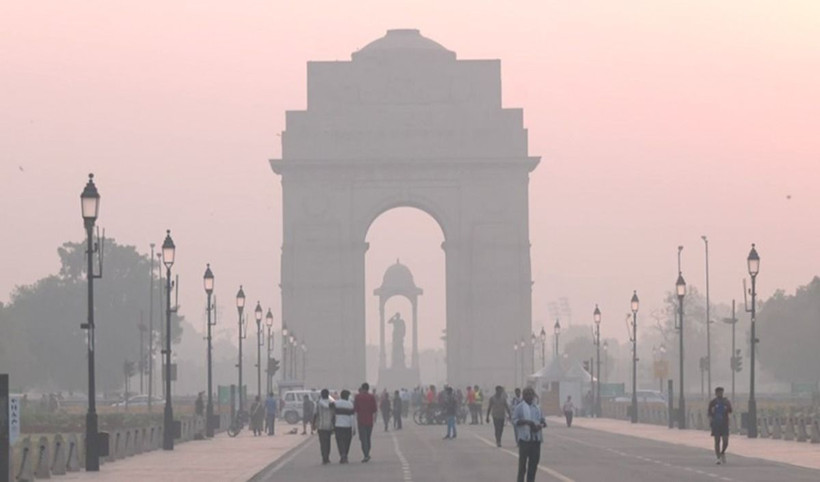 Khói mù ô nhiễm bao phủ bầu trời tại New Delhi (Ấn Độ), ngày 19/10/2024. (Ảnh: ANI/TTXVN)