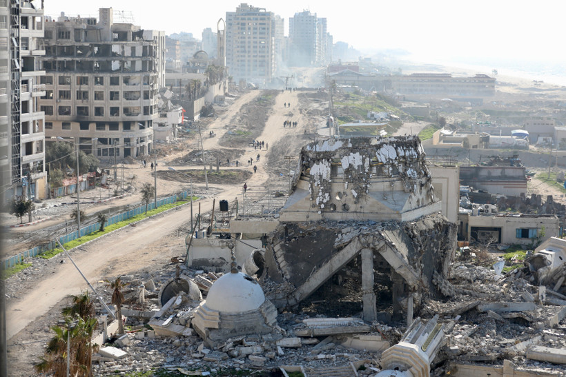 Những tòa nhà bị phá hủy sau cuộc không kích của Israel xuống Dải Gaza ngày 20/2/2024. (Ảnh: THX/TTXVN)