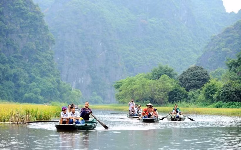 Vẻ đẹp hài hòa của trời, đất, núi, sông ở Tràng An tạo nên một thế giới tự nhiên sống động đầy quyến rũ. (Ảnh: Minh Đức/TTXVN)