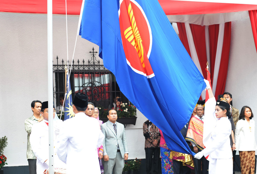 Lễ Thượng Cờ ASEAN tại Lễ kỷ niệm 52 năm Ngày thành lập ASEAN tại Mexico. (Ảnh: Lưu Việt Hùng/TTXVN)