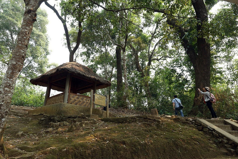 Sở Chỉ huy Chiến dịch Điện Biên Phủ trở thành điểm tham quan du lịch thu hút du khách mỗi khi đến thăm vùng đất lịch sử. (Ảnh: Phan Tuấn Anh/TTXVN)
