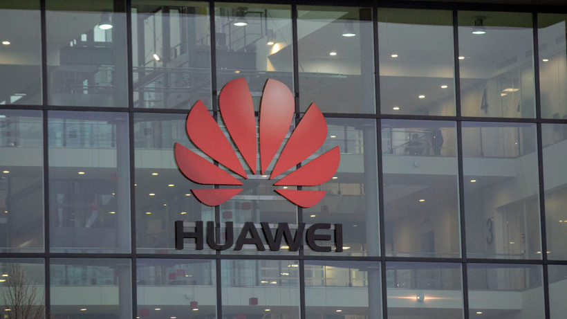 Logo Huawei ở trụ sở của hãng tại Vương quốc Anh. (Nguồn: Getty Images)