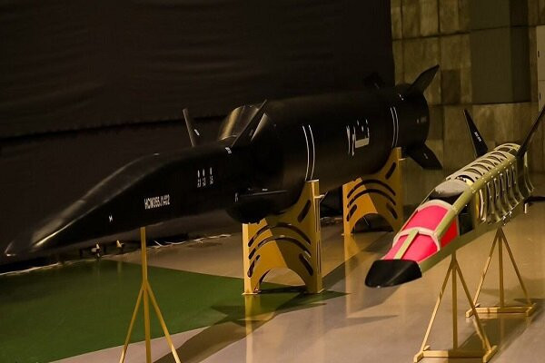 Ngày 19/11, Lực lượng Vệ binh cách mạng Hồi giáo Iran công bố mẫu tên lửa đạn đạo siêu thanh Fattah-2. (Nguồn: Press TV)