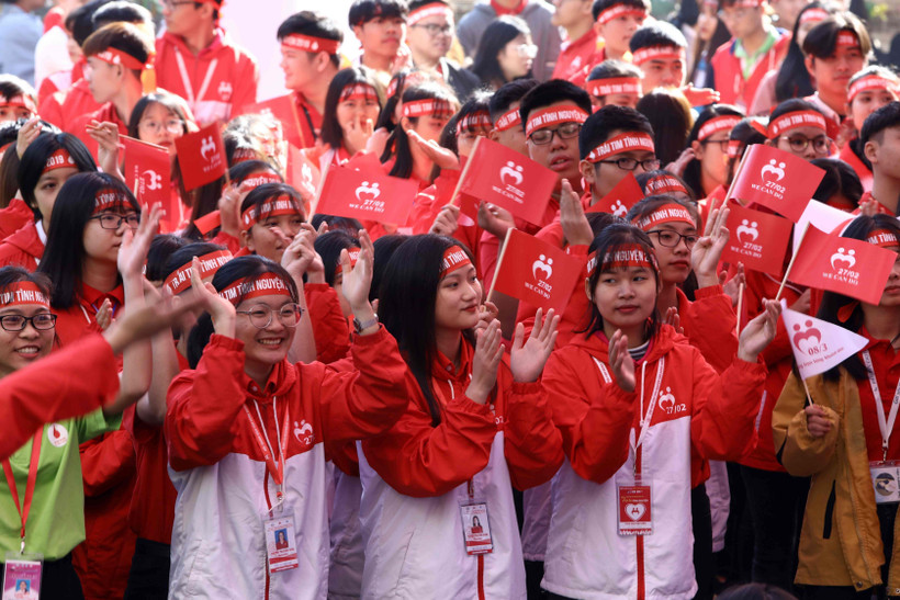 Các tình nguyên viên cùng lan tỏa tinh thần "Tình nguyện vì một tương lai hòa nhập." (Ảnh: Văn Điệp/TTXVN)