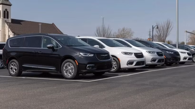 Xe minivan SUV Chrysler Pacifica được trừng bày tại một đại lý ở Indiana (Mỹ). (Nguồn: CNN)