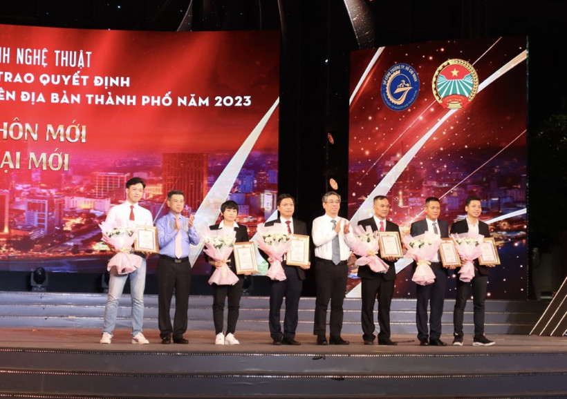 Các chủ thể nhận chứng nhận OCOP Thành phố Hồ Chí Minh năm 2023. (Ảnh: Xuân Anh/TTXVN)