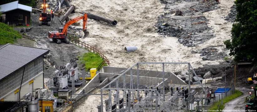 Mưa lớn gây sạt lở đất ở miền Đông Nam Thụy Sĩ. (Nguồn: DW)