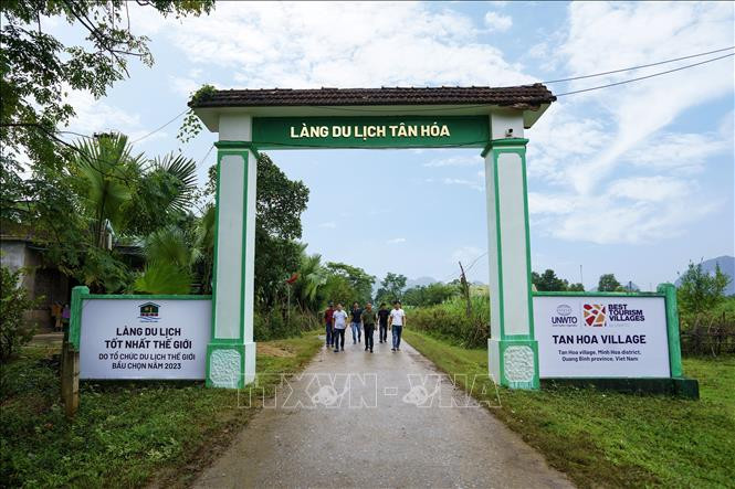 Mô hình du lịch cộng đồng ở làng Tân Hóa, huyện Minh Hóa (Quảng Bình) đã đưa Tân Hóa từ “rốn lũ” thành Làng Du lịch tốt nhất thế giới. (Ảnh: TTXVN phát)