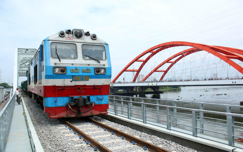 Ngành đường sắt có nguy cơ phải dừng chạy tàu nếu không kịp thời được giao vốn. (Ảnh: Tiến Lực/TTXVN)