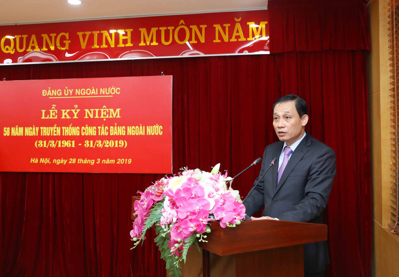 Ông Lê Hoài Trung, Ủy viên Trung ương Đảng, Bí thư Đảng ủy Ngoài nước, Thứ trưởng Bộ Ngoại giao đọc diễn văn kỷ niệm 58 năm Ngày truyền thống công tác đảng ngoài nước. (Ảnh: Phương Hoa/TTXVN)