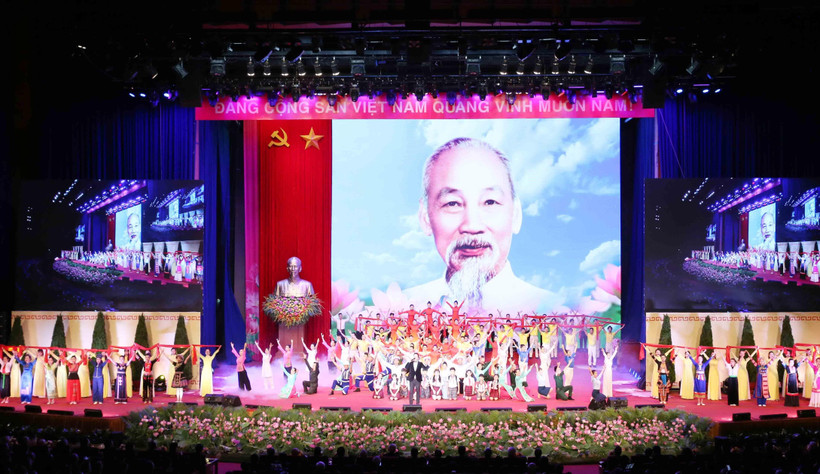 Tiết mục nghệ thuật biểu diễn tại lễ kỷ niệm. (Ảnh: Phương Hoa/TTXVN)