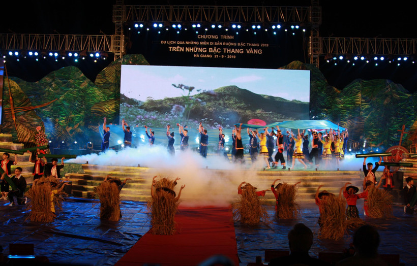 Tiết mục văn nghệ mang đậm bản sắc văn hóa dân tộc tại lễ khai mạc Tuần Văn hóa “Qua miền di sản ruộng bậc thang” Hoàng Su Phì 2019. (Ảnh: Nguyễn Chiến/TTXVN)