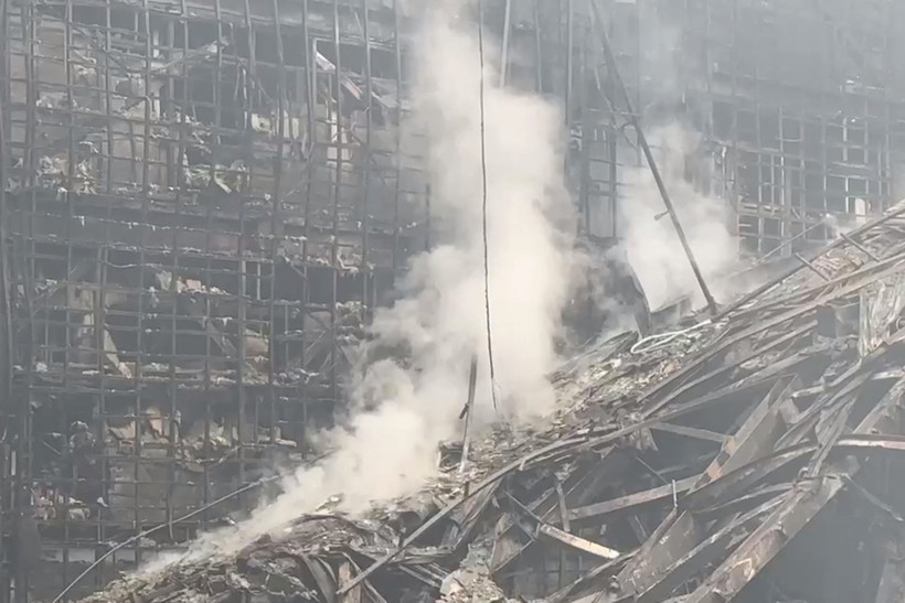 Hiện trường đổ nát sau vụ tấn công nhà hát trong trung tâm thương mại Crocus City Hall ở Krasnogorsk, ngoại ô Moskva (Nga), ngày 23/3/2024. (Ảnh: AFP/TTXVN)