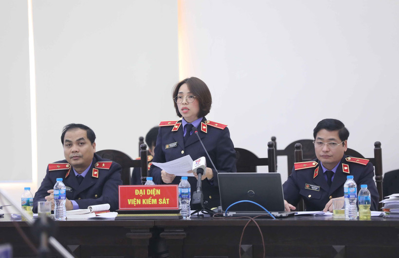 Đại diện Viện kiểm sát Nhân dân thành phố Hà Nội nêu quan điểm tại phiên tòa. (Ảnh: Doãn Tấn/TTXVN)