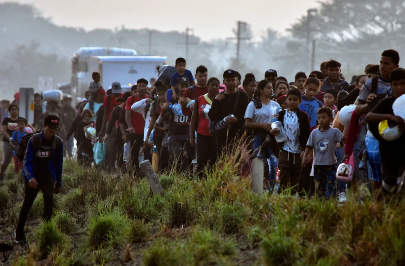 Người di cư trong hành trình tới Mỹ, tại khu vực Arriaga, bang Chiapas (Mexico), ngày 8/1/2024. (Ảnh: AFP/TTXVN)