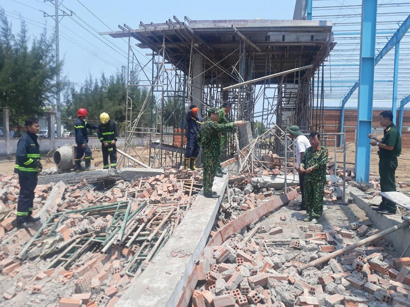 Hiện trường vụ tai nạn nghiêm trọng. Ảnh: Lê Thúy Hằng/TTXVN)