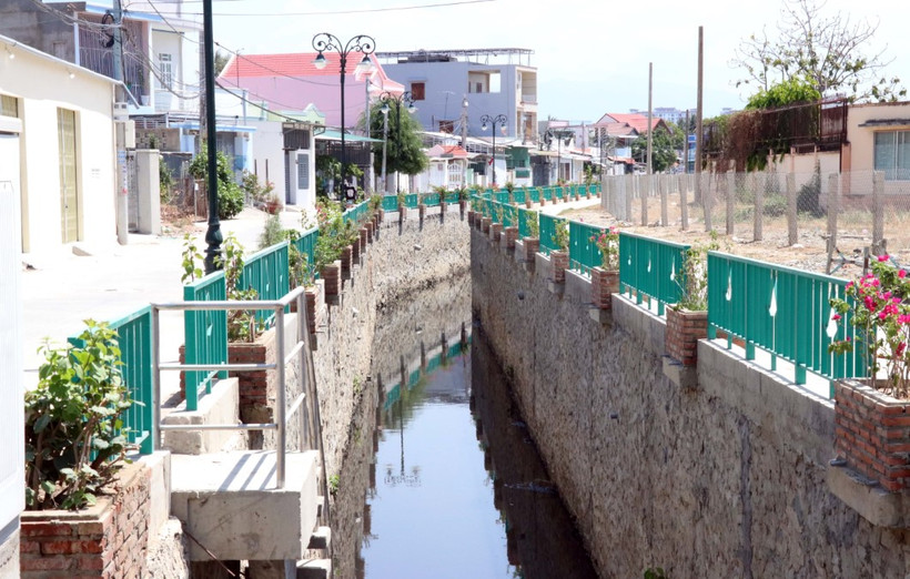 Gói thầu PR-1.2 kênh Đông Nam - đoạn kênh Tấn Tài (thành phố Phan Rang-Tháp Chàm) đã hoàn thiện và đưa vào sử dụng. (Ảnh: Công Thử/TTXVN)