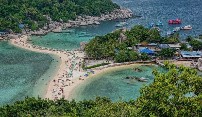 Du khách trên đảo Koh Nang Yuan (Thái Lan). (Nguồn: Thailand Magazine)