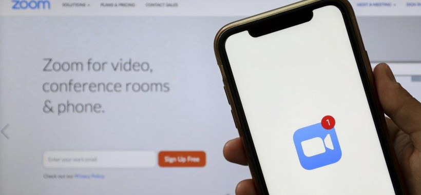 Ứng dụng Zoom đang được rất nhiều người trê thế giới lựa chọn để kết nối với bạn bè, đồng nghiệp trong thời gian cách ly vì COVID-19. (Nguồn: Getty Images)