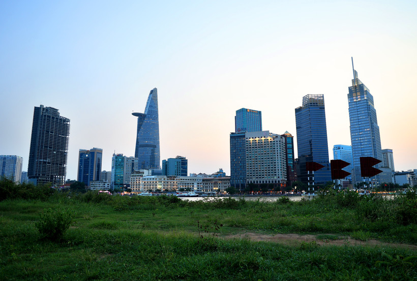 Khu vực ven Sông Sài Gòn phía Khu Đô thị Thủ Thiêm (Thành phố Hồ Chí Minh). (Ảnh: Hồng Đạt/TTXVN)