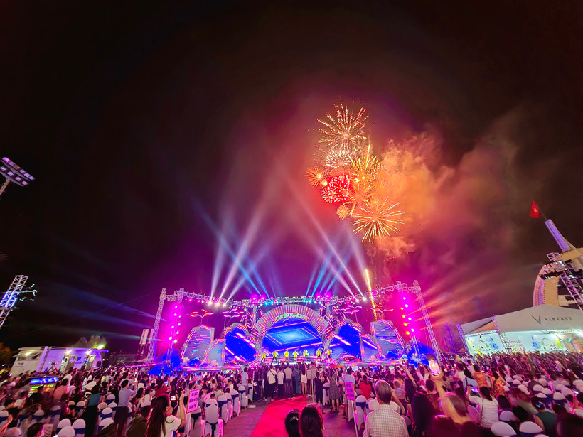 Màn bắn pháo hoa tại chương trình nghệ thuật "Cát Bà xanh 2024." (Nguồn: Cổng Thông tin Điện tử Thành phố Hải Phòng)