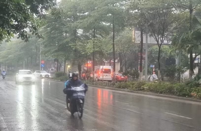 Từ đêm 30/4 đến ngày 1/5, Bắc Bộ và khu vực Thanh Hóa-Nghệ An có mưa rào và dông rải rác. (Ảnh: TTXVN)