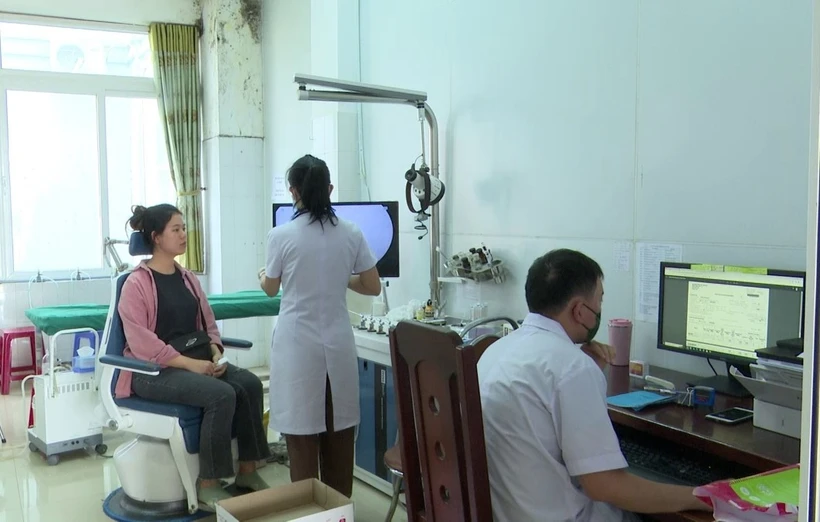 Người dân Gia Lai khám chữa bệnh bằng Bảo hiểm y tế. (Ảnh: TTXVN phát)