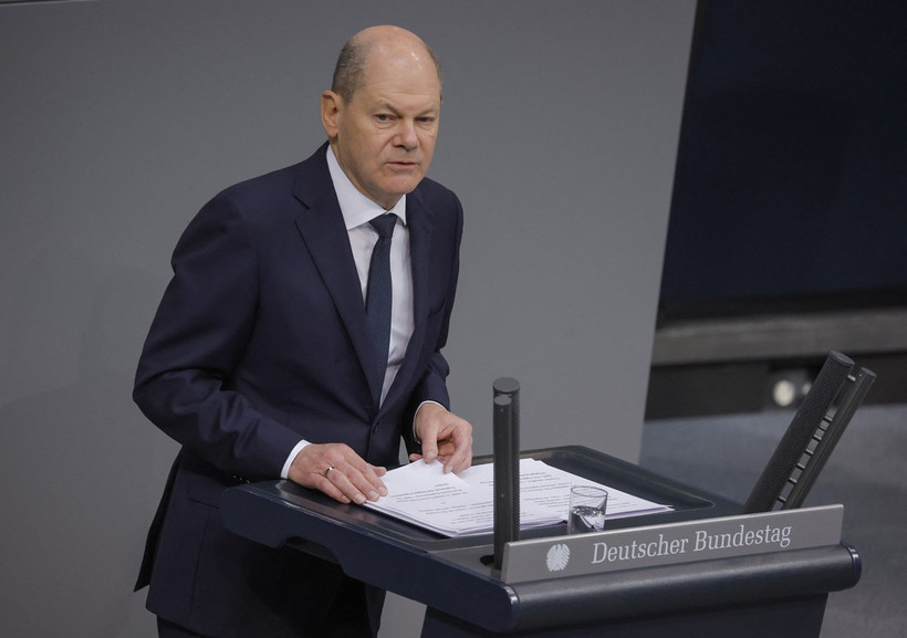 Thủ tướng Đức Olaf Scholz phát biểu tại phiên họp toàn thể của Bundestag (Hạ viện) ở Berlin, ngày 2/3/2023. (Ảnh: AFP/TTXVN)