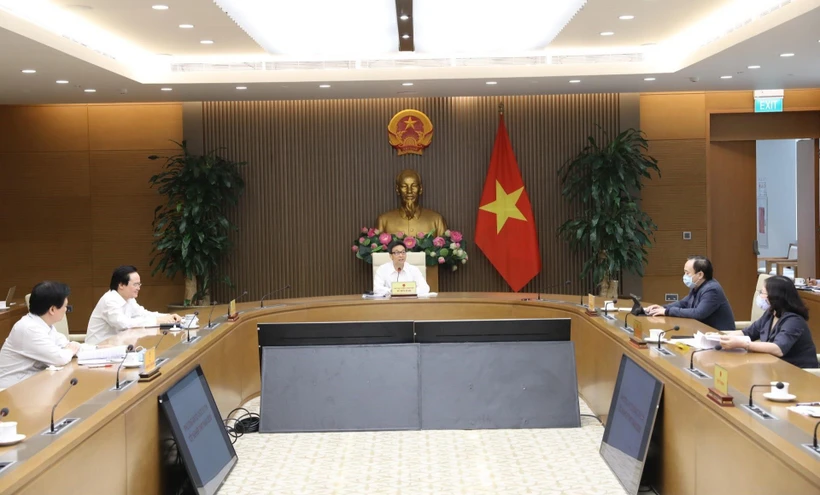 Phó Thủ tướng Vũ Đức Đam chủ trì buổi làm việc lên phương án tổ chức thi trung học phổ thông quốc gia năm 2020. (Ảnh: Văn Điệp/TTXVN) 