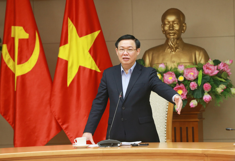 Phó Thủ tướng Chính phủ Vương Đình Huệ, Trưởng Ban Chỉ đạo Trung ương về cải cách chính sách tiền lương, bảo hiểm xã hội và ưu đãi người có công phát biểu. (Ảnh: Doãn Tấn/TTXVN)