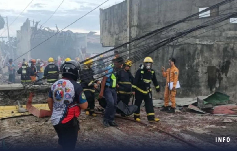 Lực lượng cứu hộ tại hiện trường vụ nổ kho pháo ở Zamboanga (Philippines), ngày 29/6/2024. (Nguồn: Rappler)